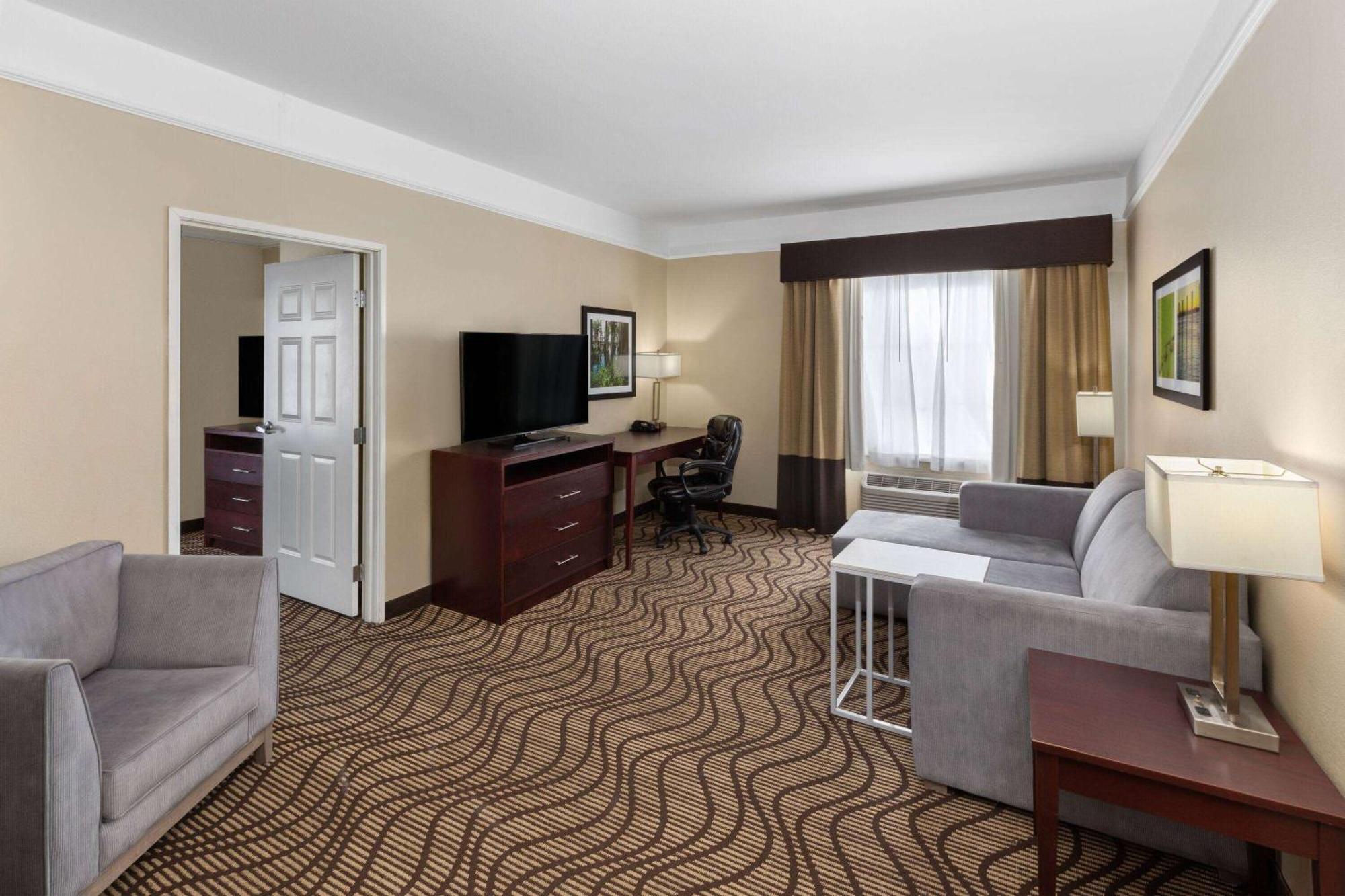 La Quinta By Wyndham Houma Hotel Exterior photo